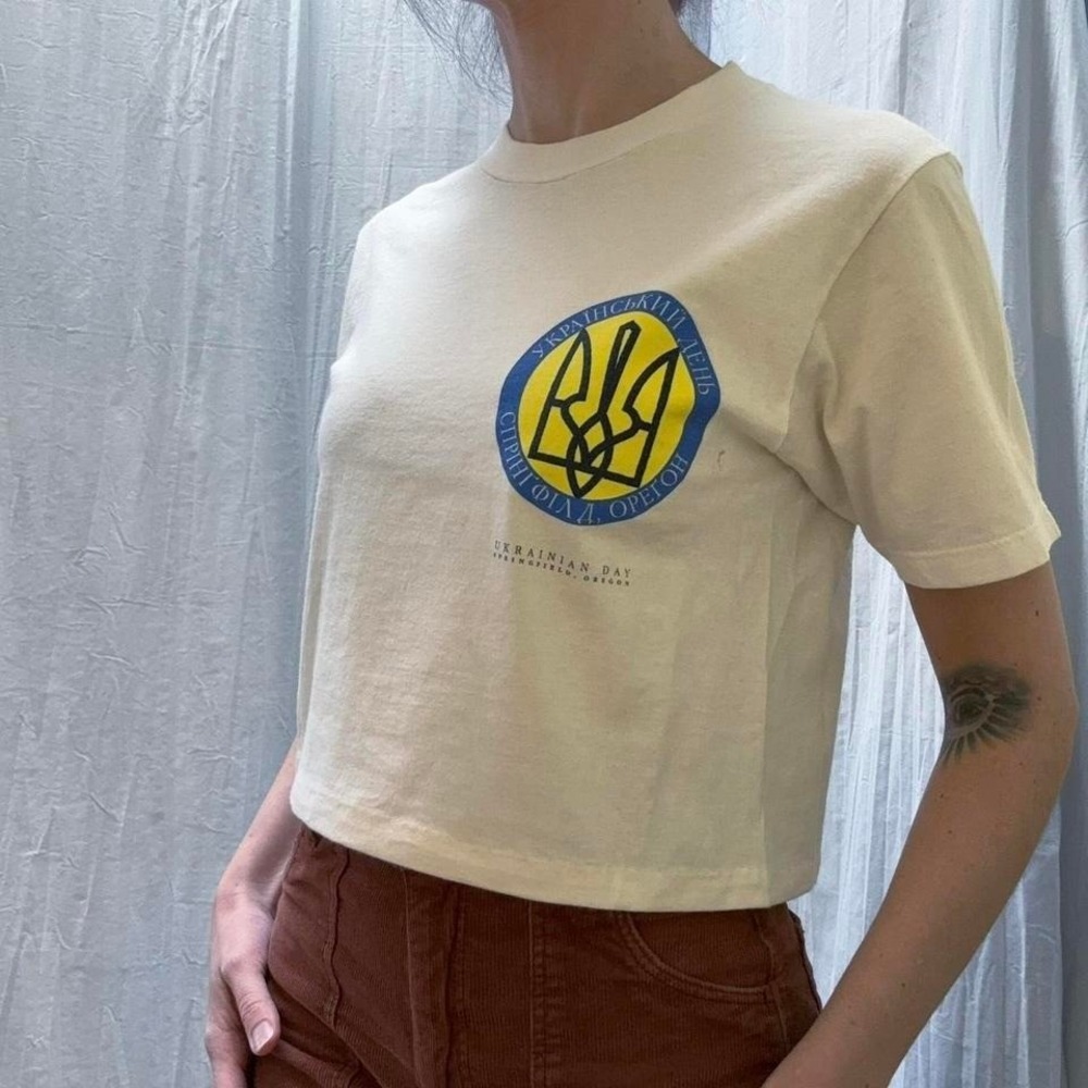 White Ukrainian Day Cropped Tee Shirt Springfield Oregon Small Cotton Cyrillic